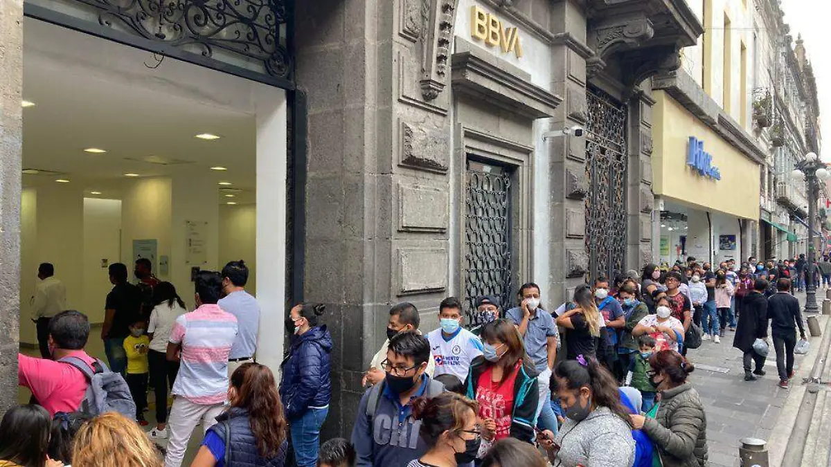 Reporta BBVA caidas intermitentes en su sistema